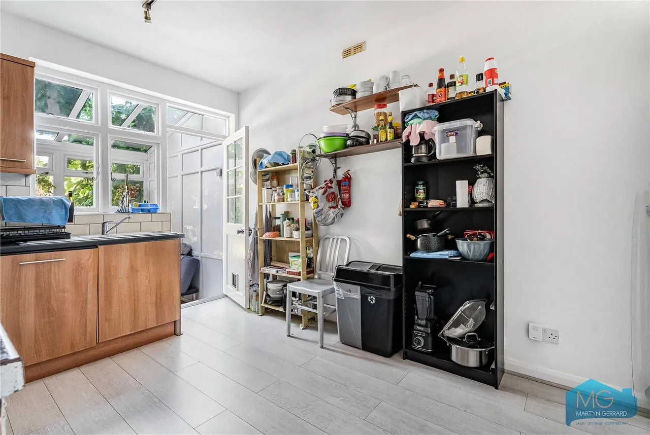 Petworth Road, London, N12, photo 13