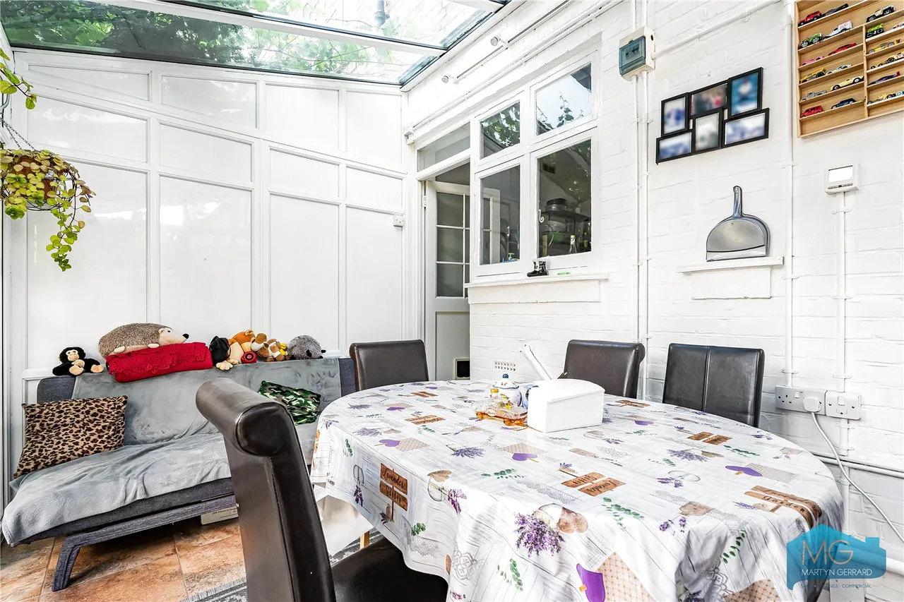 Petworth Road, London, N12, photo 8