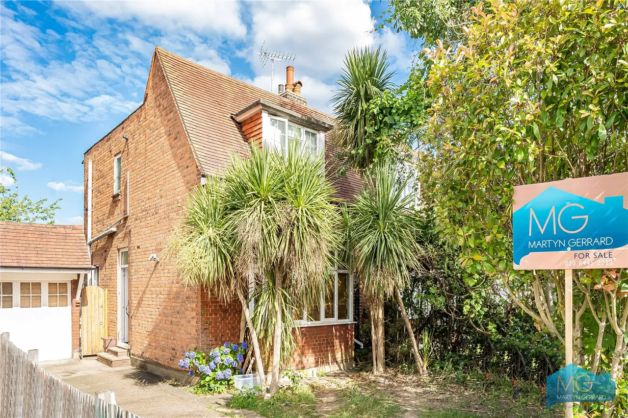3 bed house for sale, Petworth Road, London, N12