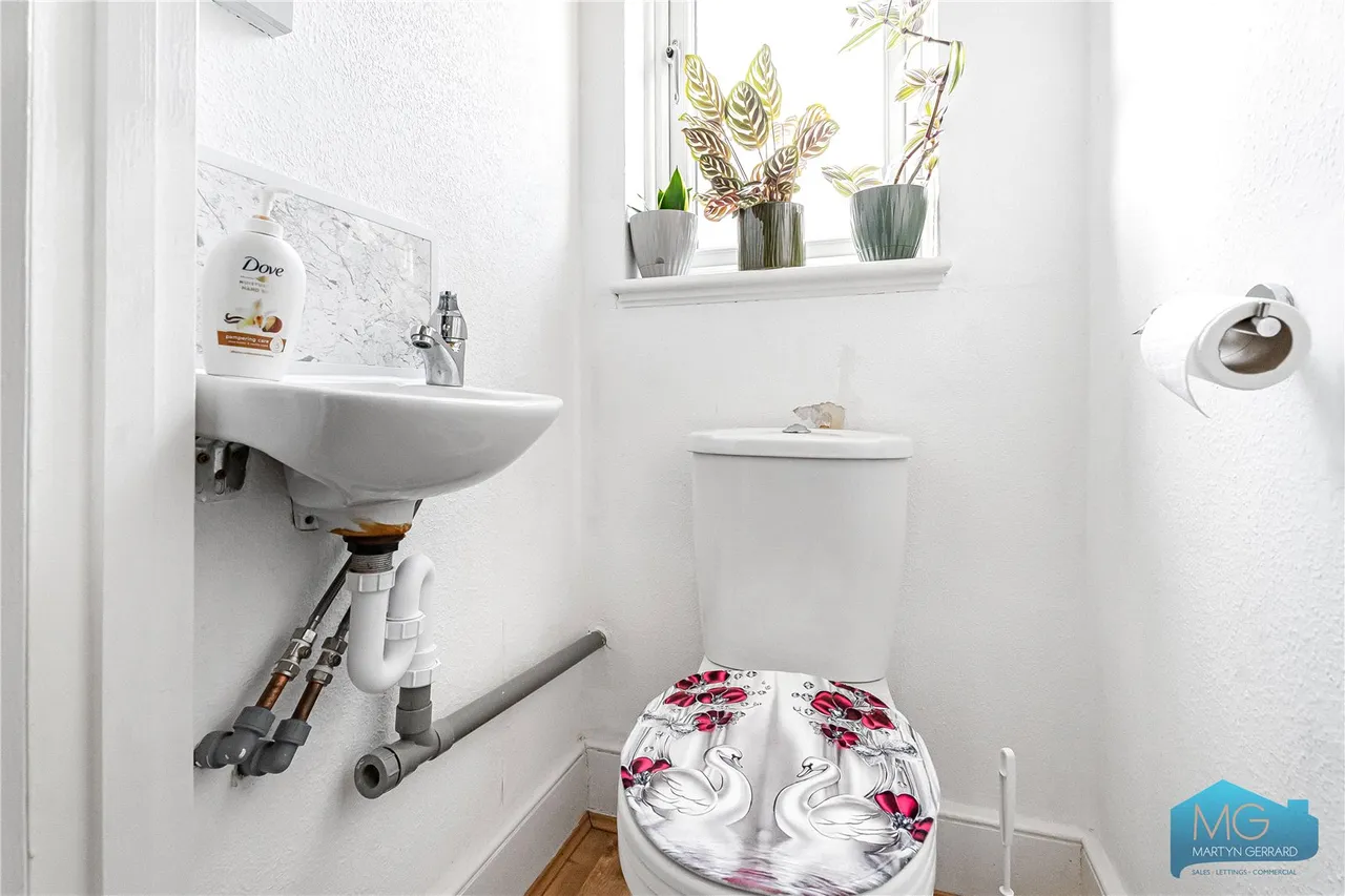 Petworth Road, London, N12, photo 12