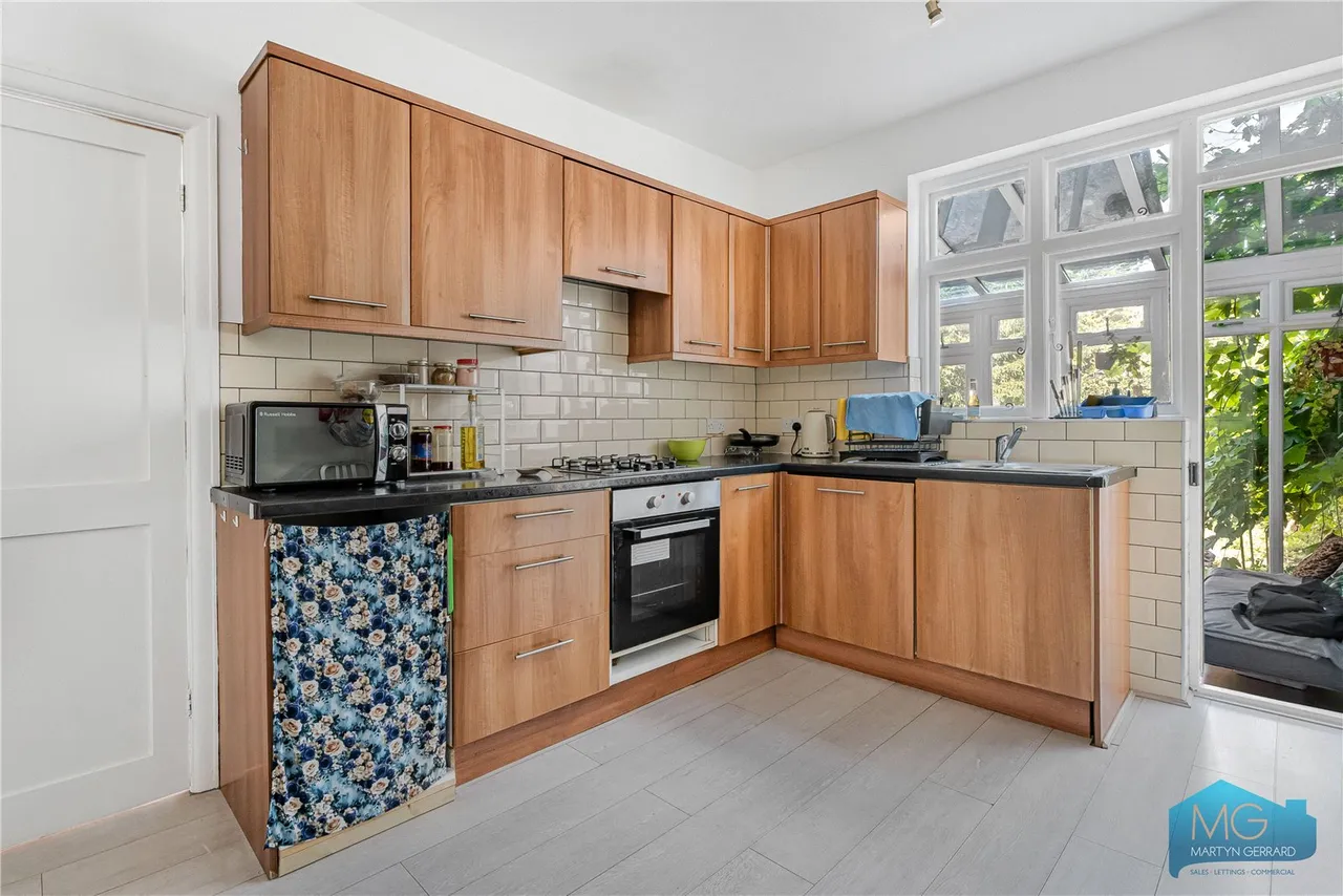 Petworth Road, London, N12, photo 2