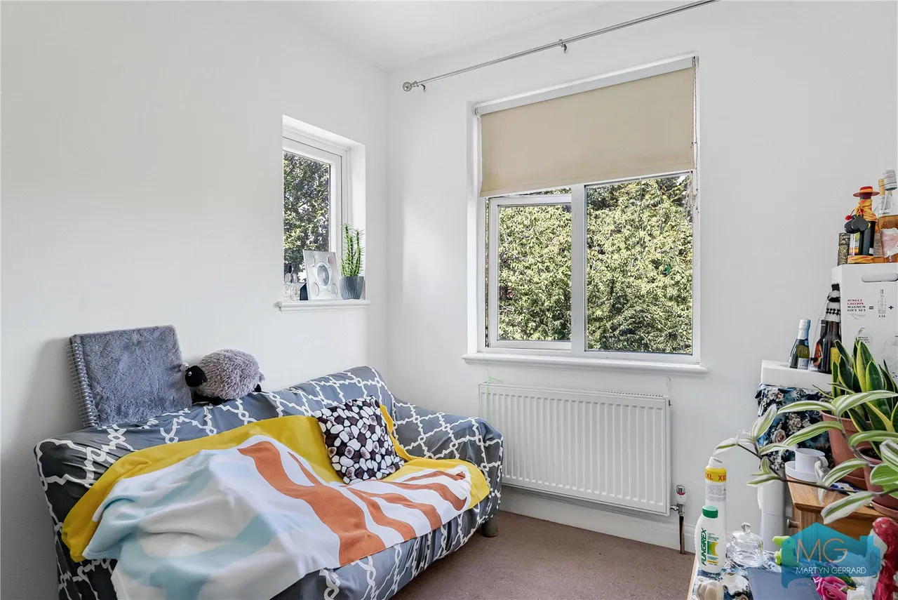 Petworth Road, London, N12, photo 9