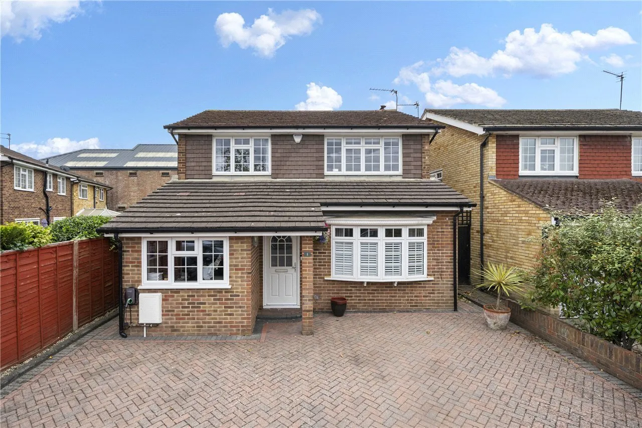 3 bed house for sale, Portmore Park Road, Weybridge, KT13