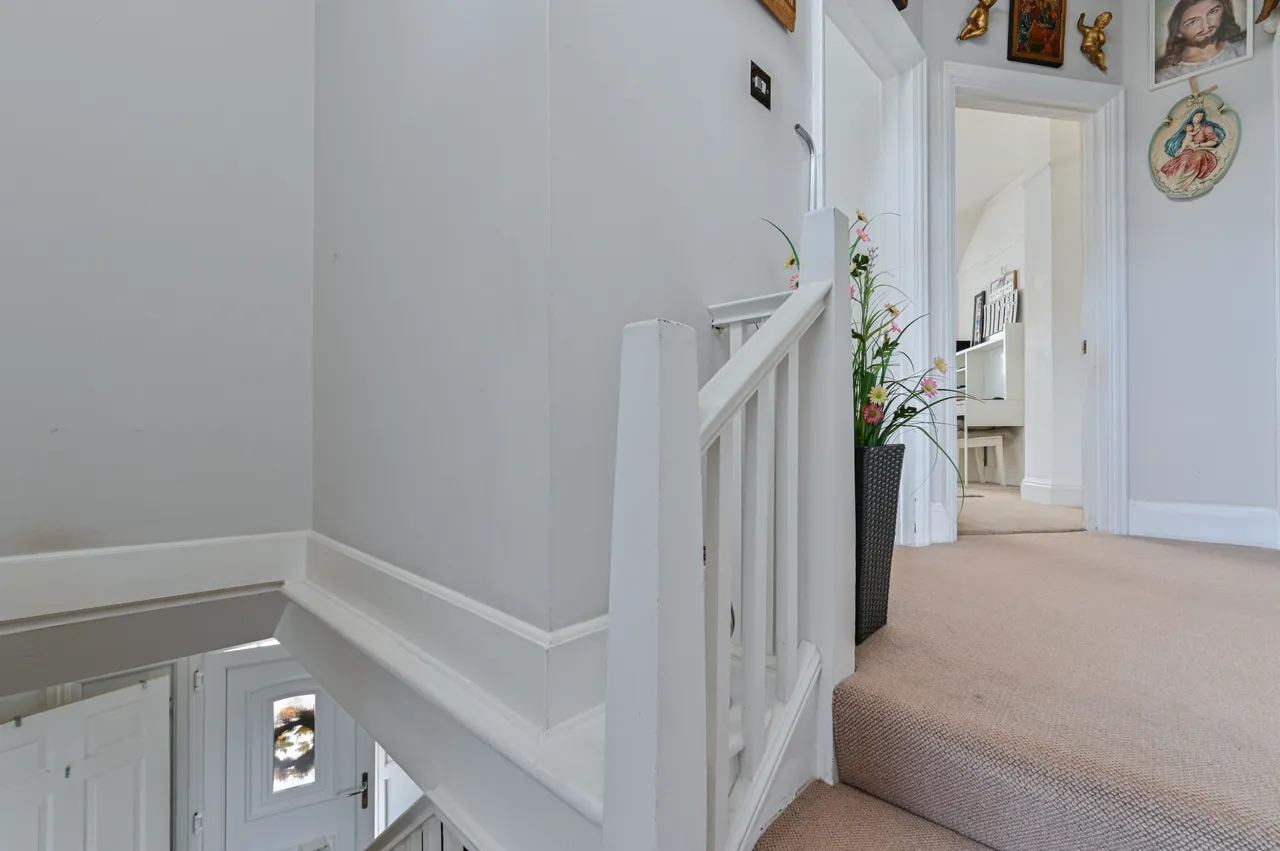Purley, CR8, photo 16