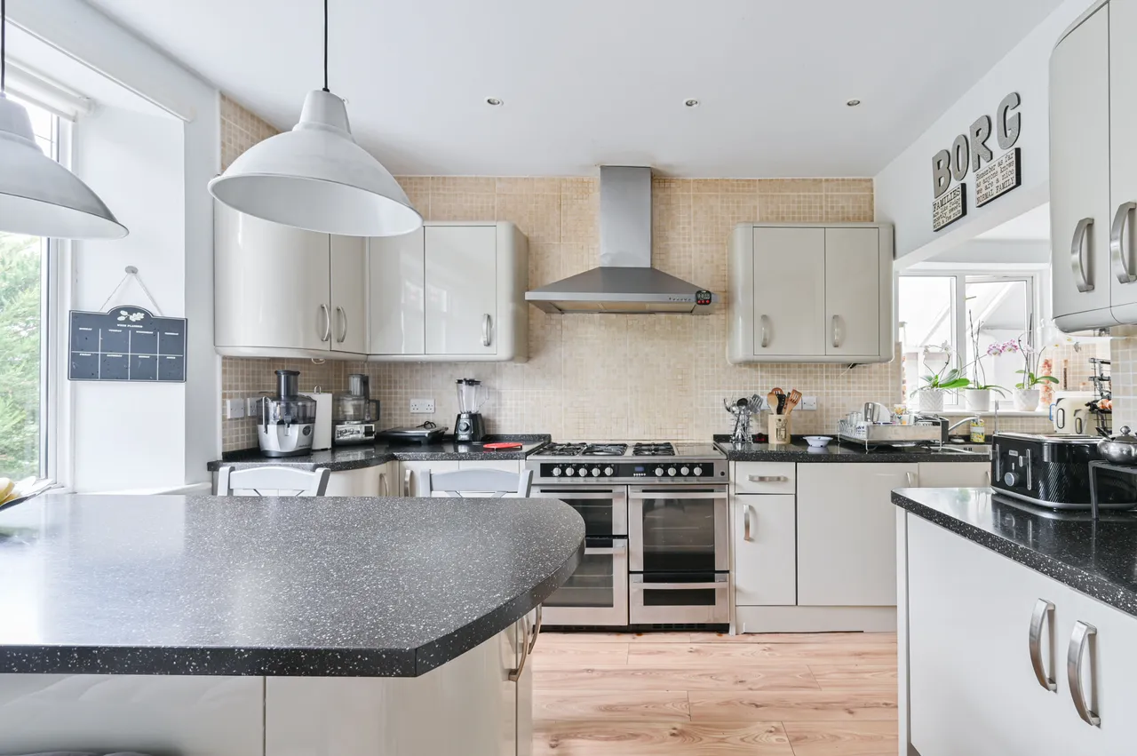 Purley, CR8, photo 19