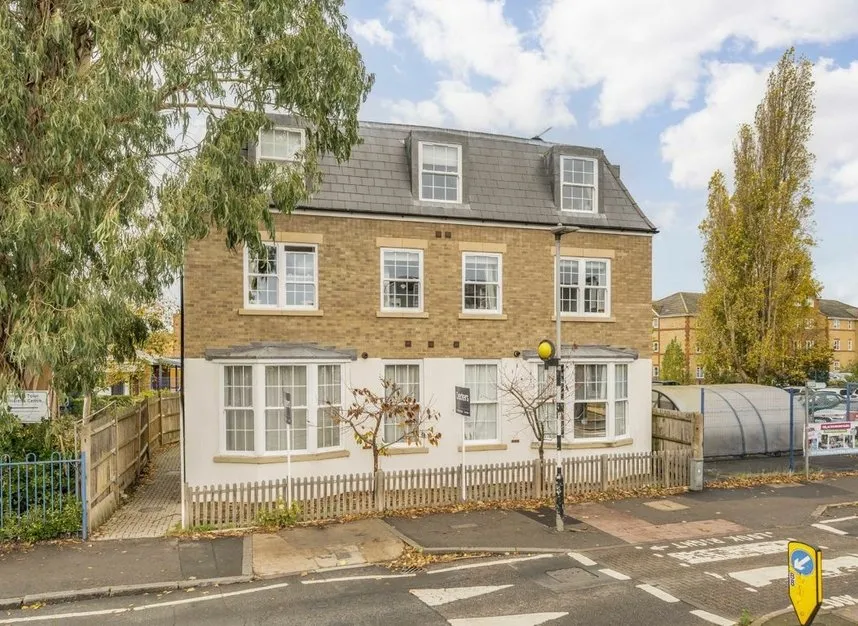 3 bed flat for sale — Villiers Road, Kingston Upon Thames, KT1