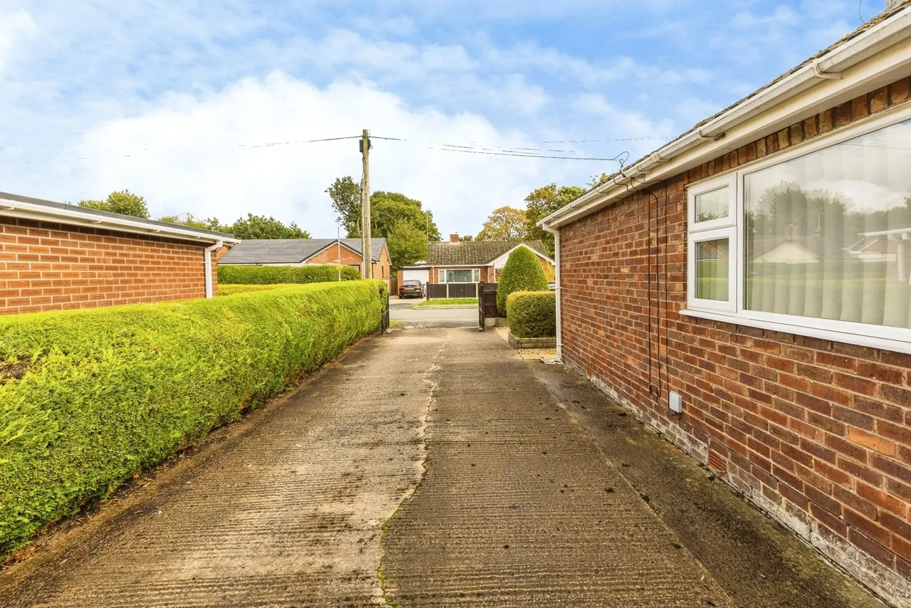 Wats Dyke Avenue, Mynydd Isa, CH7, photo 21