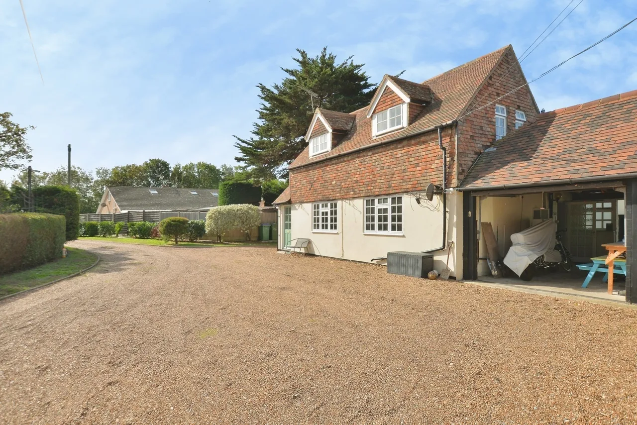 High Street, Lydd, TN29, photo 19