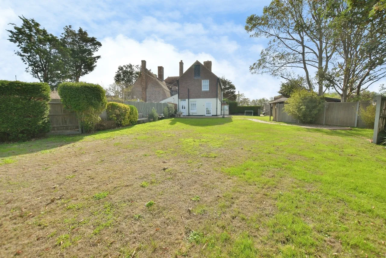 High Street, Lydd, TN29, photo 23
