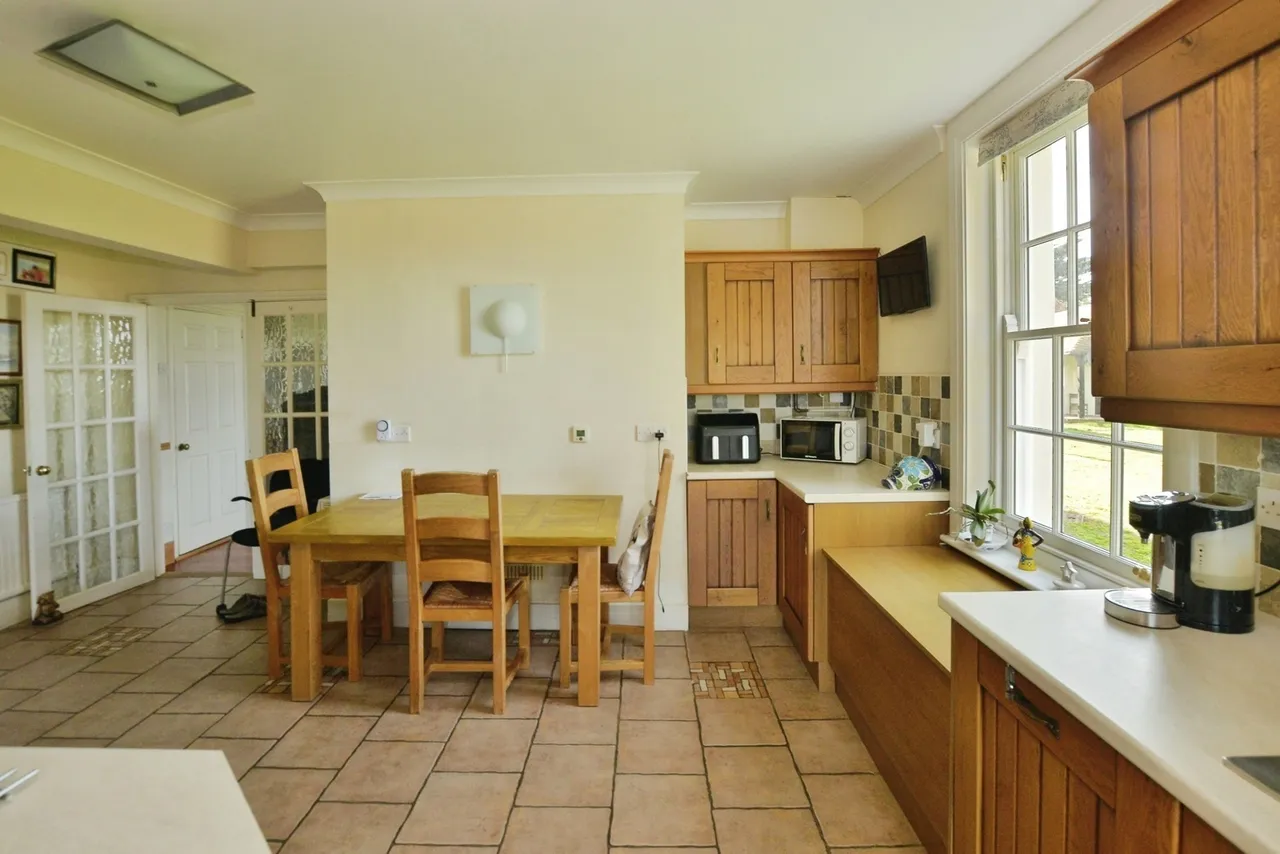 High Street, Lydd, TN29, photo 43