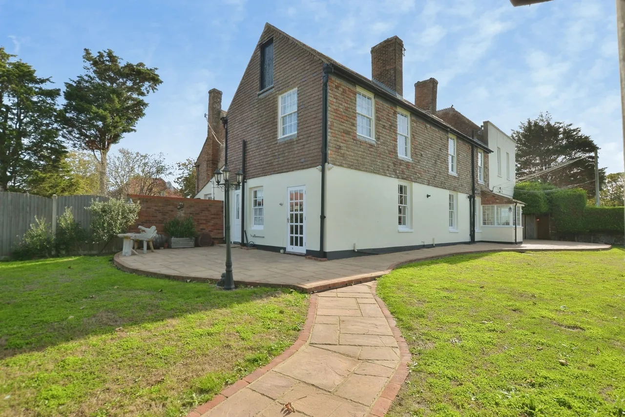 High Street, Lydd, TN29, photo 24