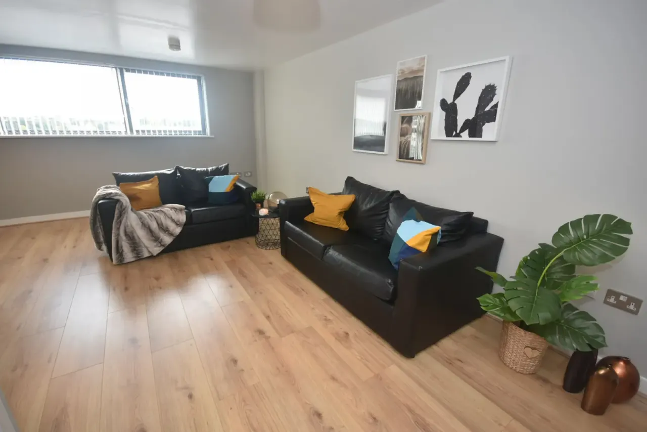 3 bed flat to rent, Stockwell Gardens, London, SW9