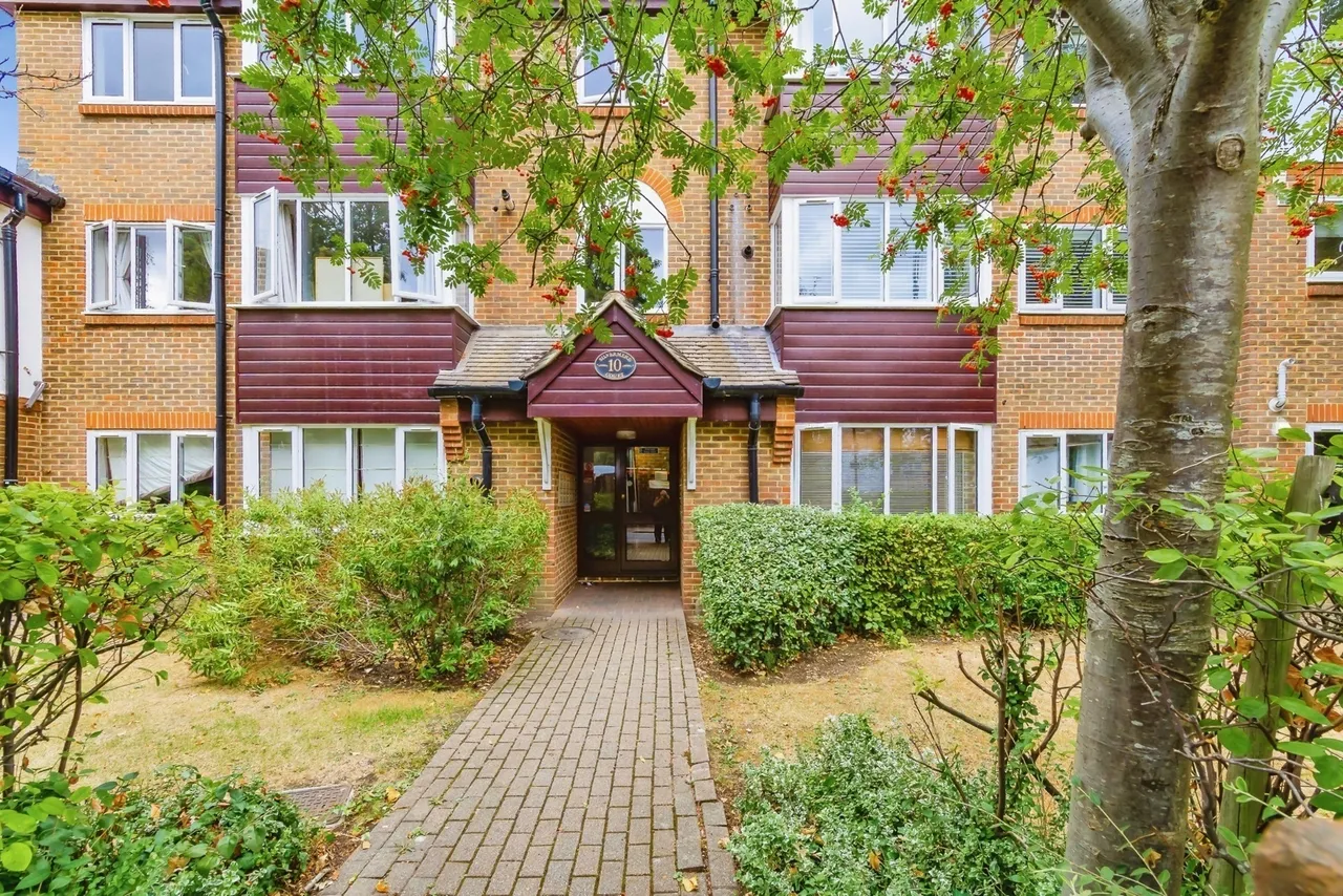 2 bed flat for sale — Silvermere Court, 10 Foxley Hill Road, Purley, CR8