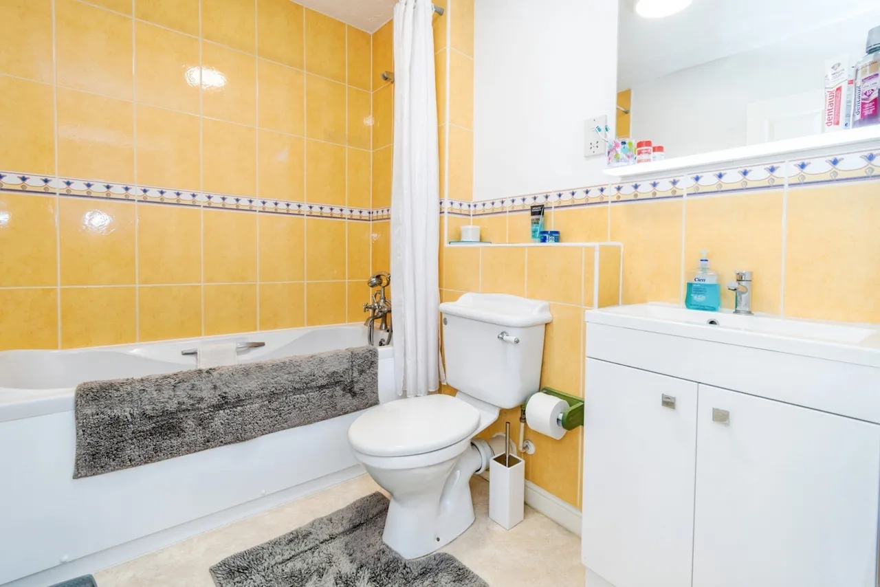 Admiralty Way, Marchwood, SO40, photo 11