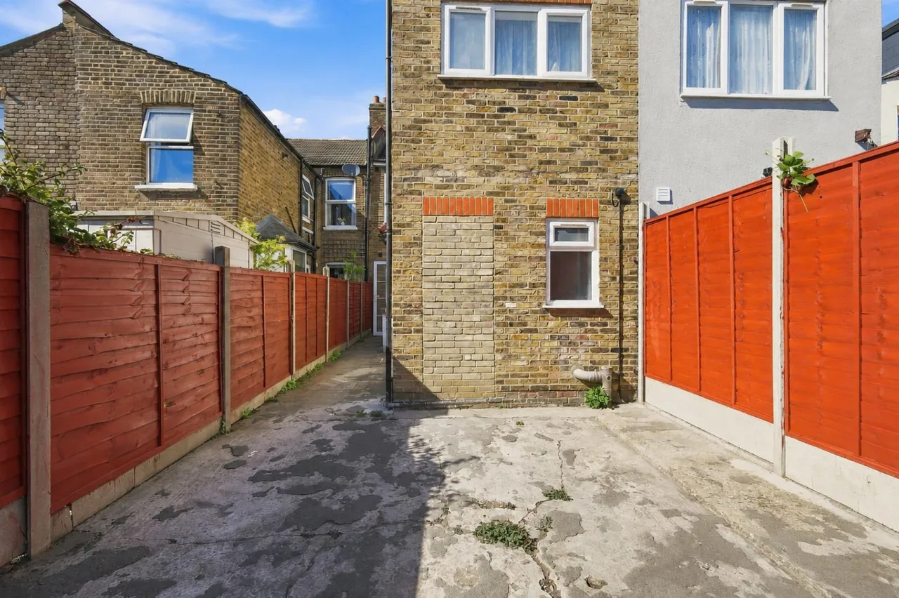 Waverley Road, London, photo 19