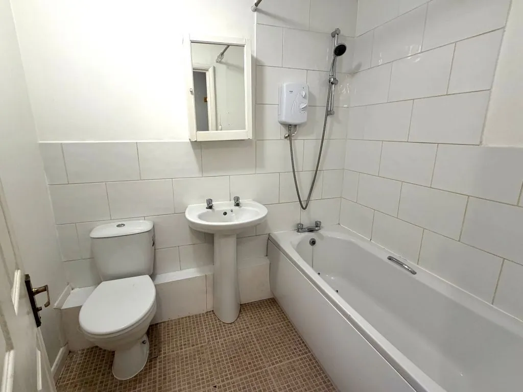 Paynes Road, SO15, photo 6