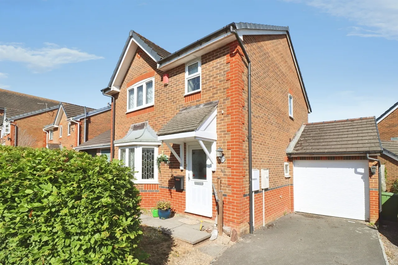 3 bed house for sale, Church Farm Road, Emersons Green, BS16