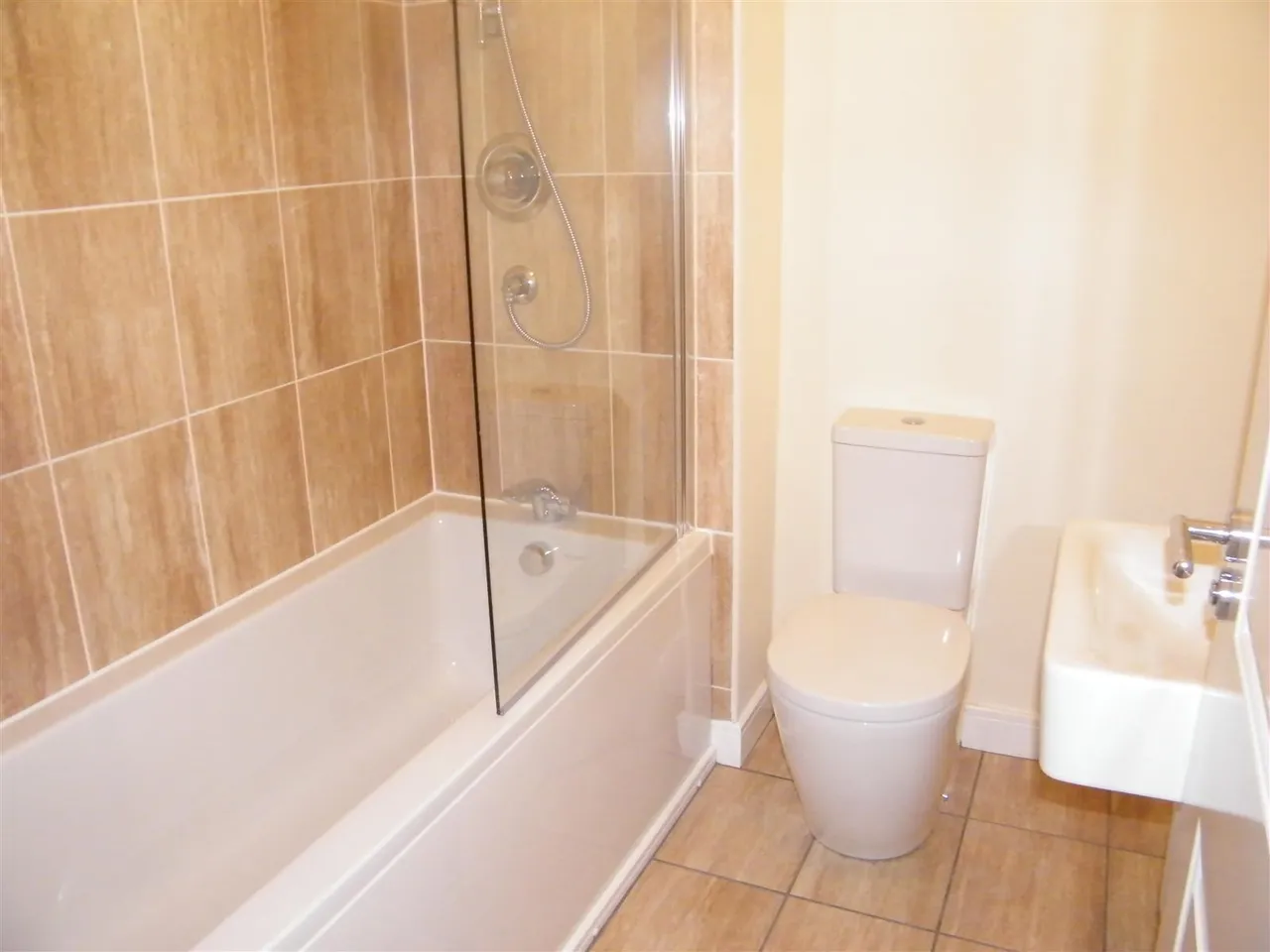 Over Ashberry, Altrincham, WA14, photo 4