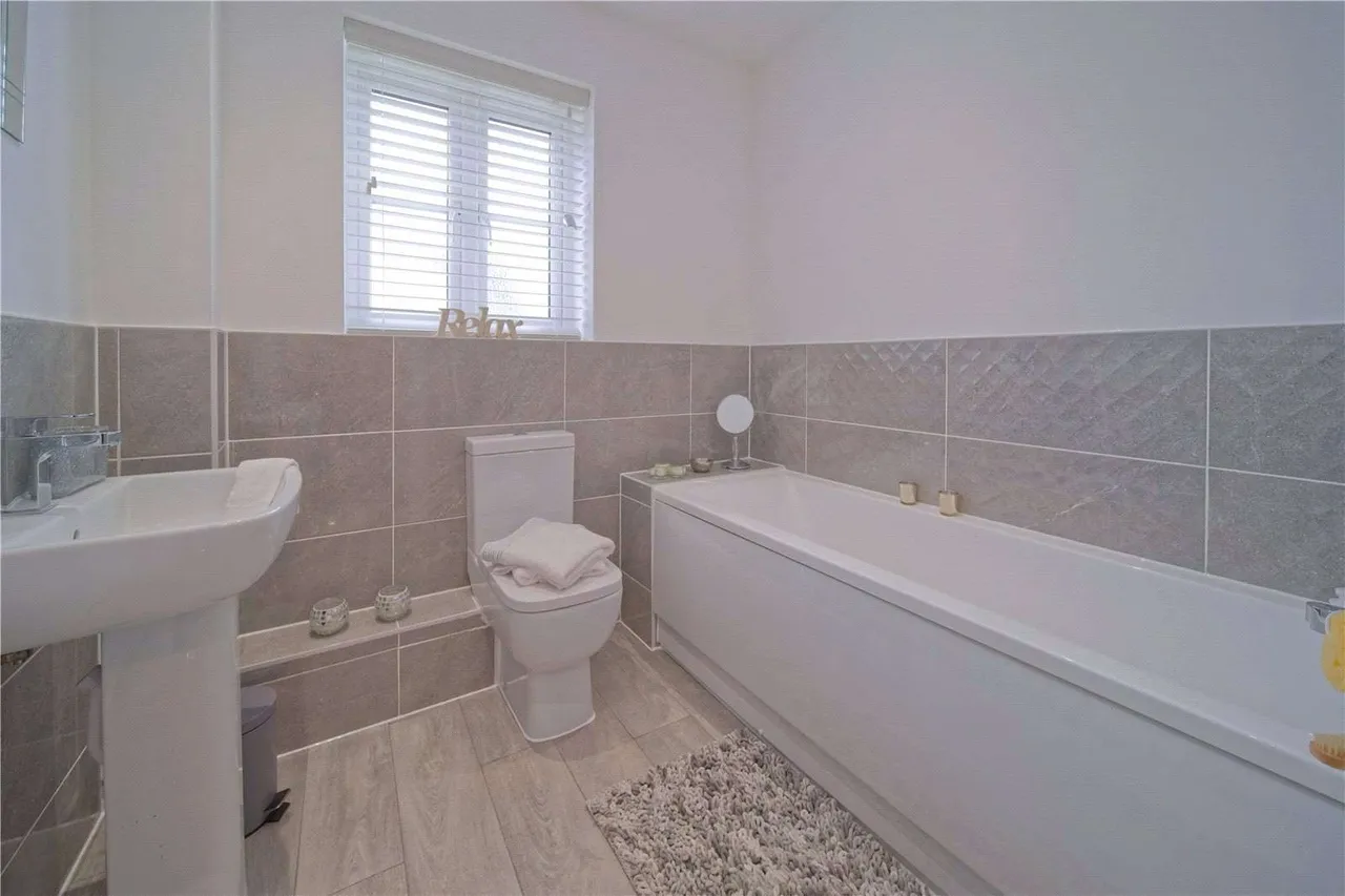 Selborne Park, Selborne Road, Alton, Hampshire, GU34 1SZ, photo 6