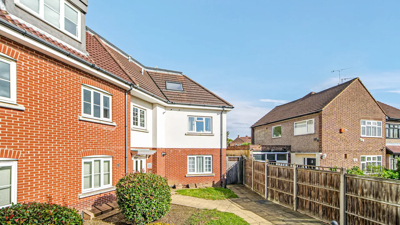 Gillian Crescent, Romford, RM2, photo 15