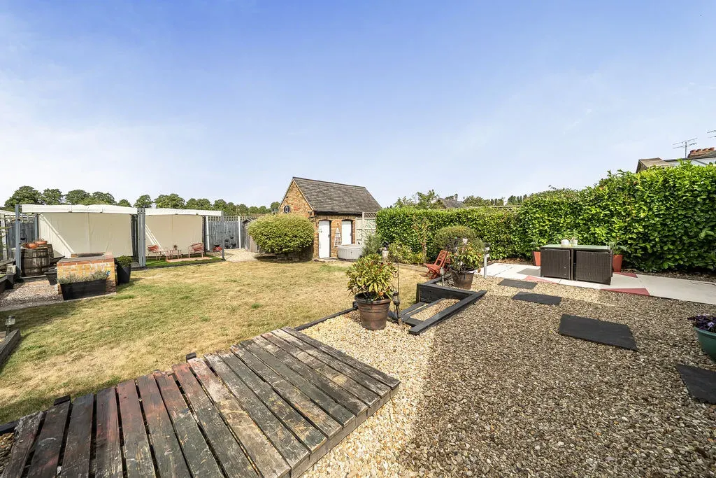 Mill Road, Bletchley, Milton Keynes, Buckinghamshire, MK2 2LB, photo 3