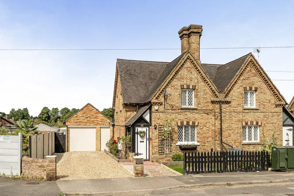 3 bed house for sale — Mill Road, Bletchley, Milton Keynes, Buckinghamshire, MK2 2LB