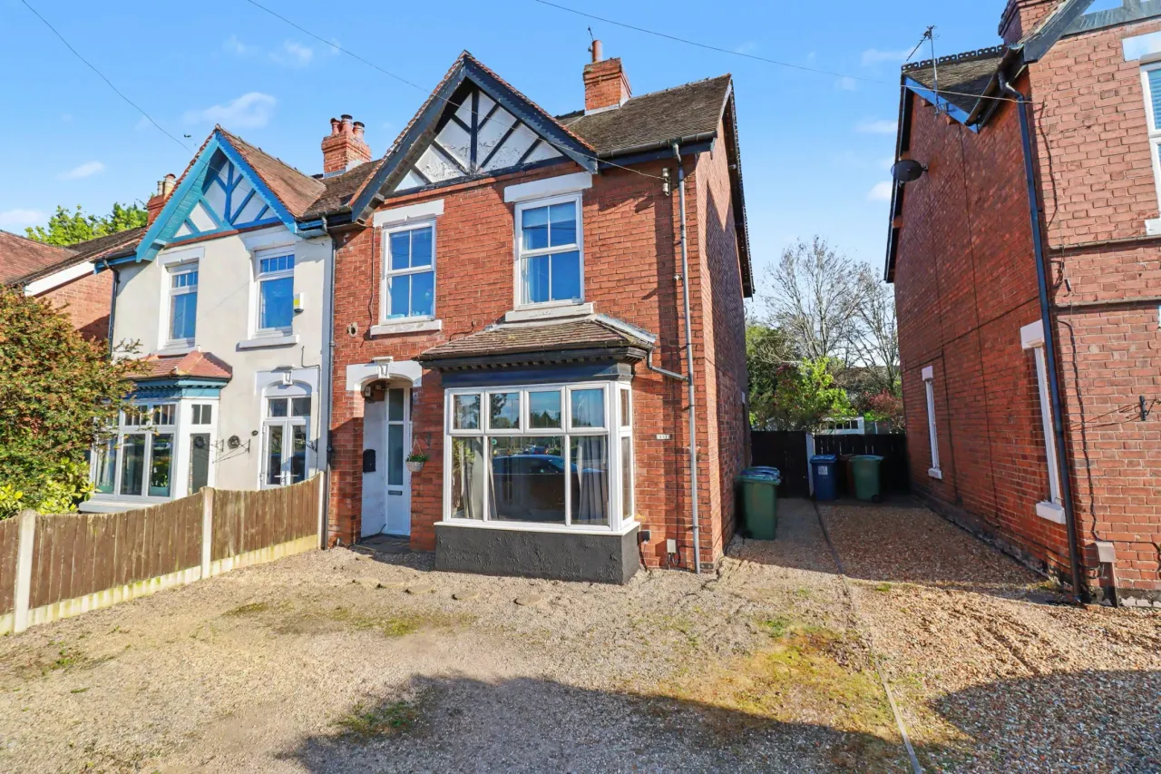 5 bed property for sale, Newport Road, Stafford
