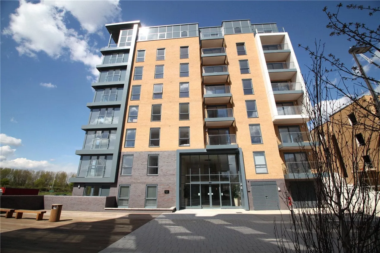 2 bed flat for sale — Skylark House, Drake Way, Reading, Berkshire, RG2