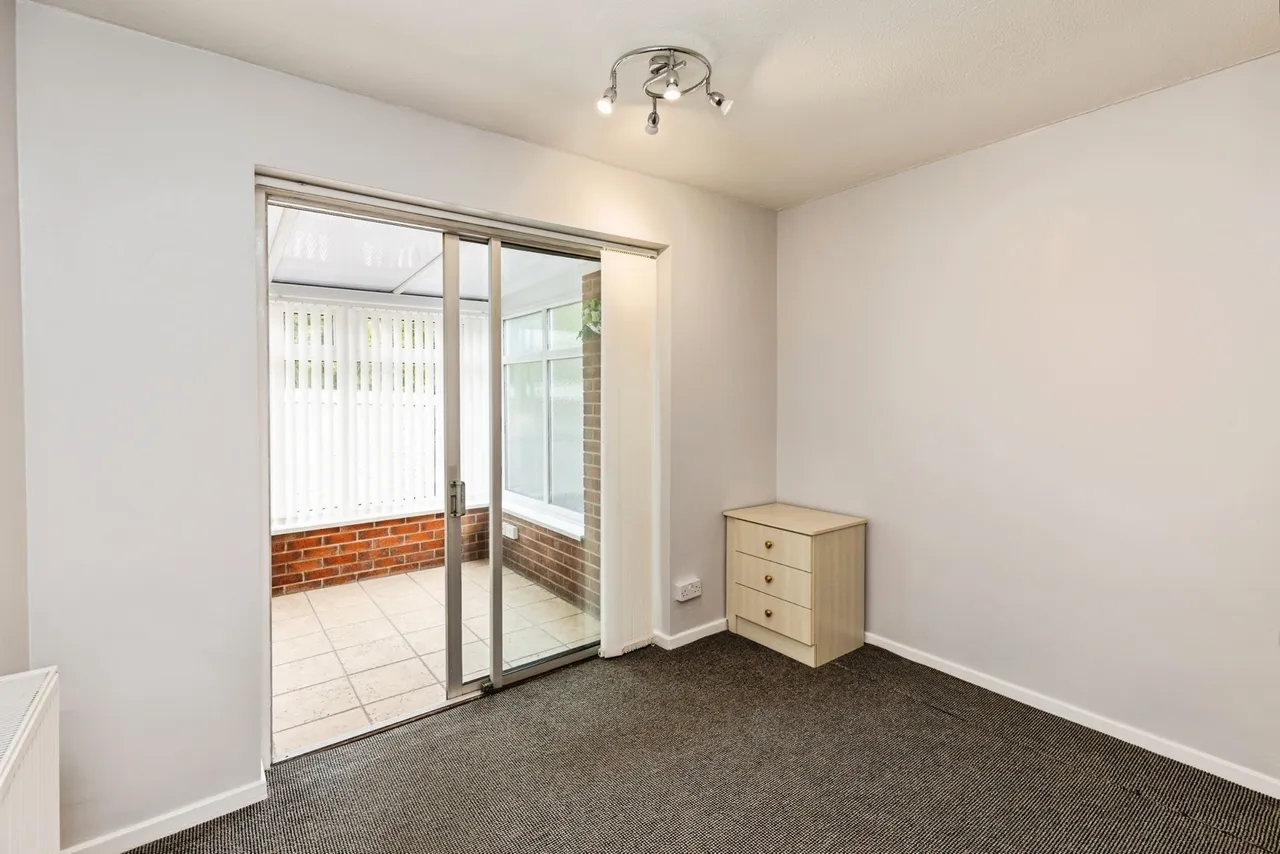 Hall View, Caego, LL11, photo 10