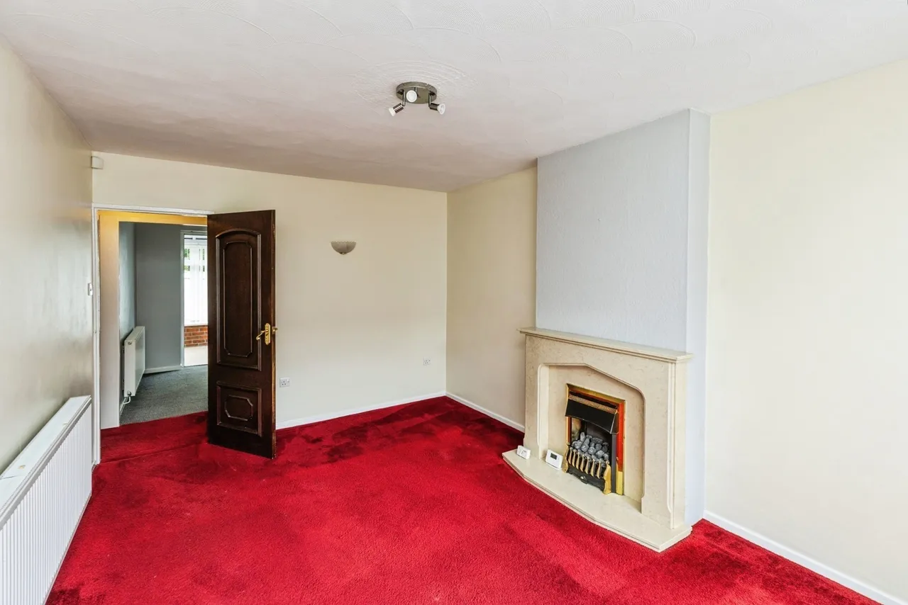 Hall View, Caego, LL11, photo 7
