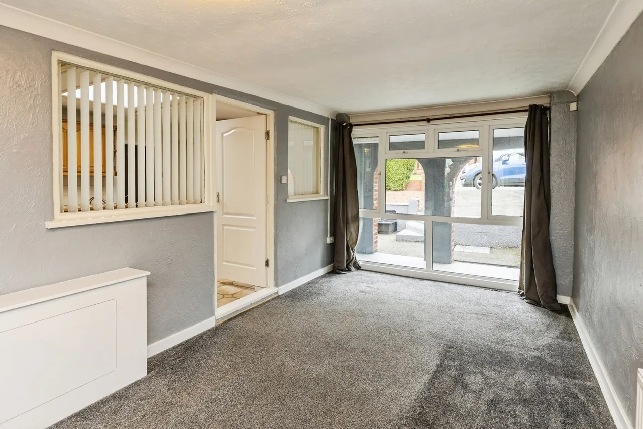 Hall View, Caego, LL11, photo 8