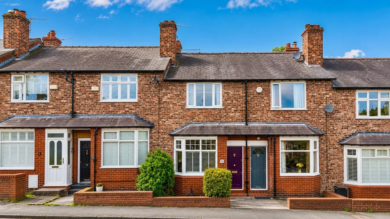 2 bed house for sale, Bancroft Road, Hale, WA15