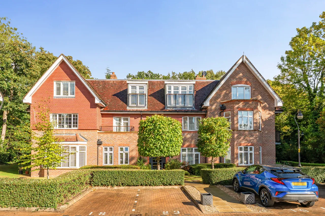2 bed flat for sale, Nascot Wood Road, WD17