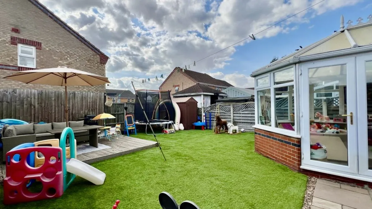 Fenners Avenue, Bottesford, photo 16