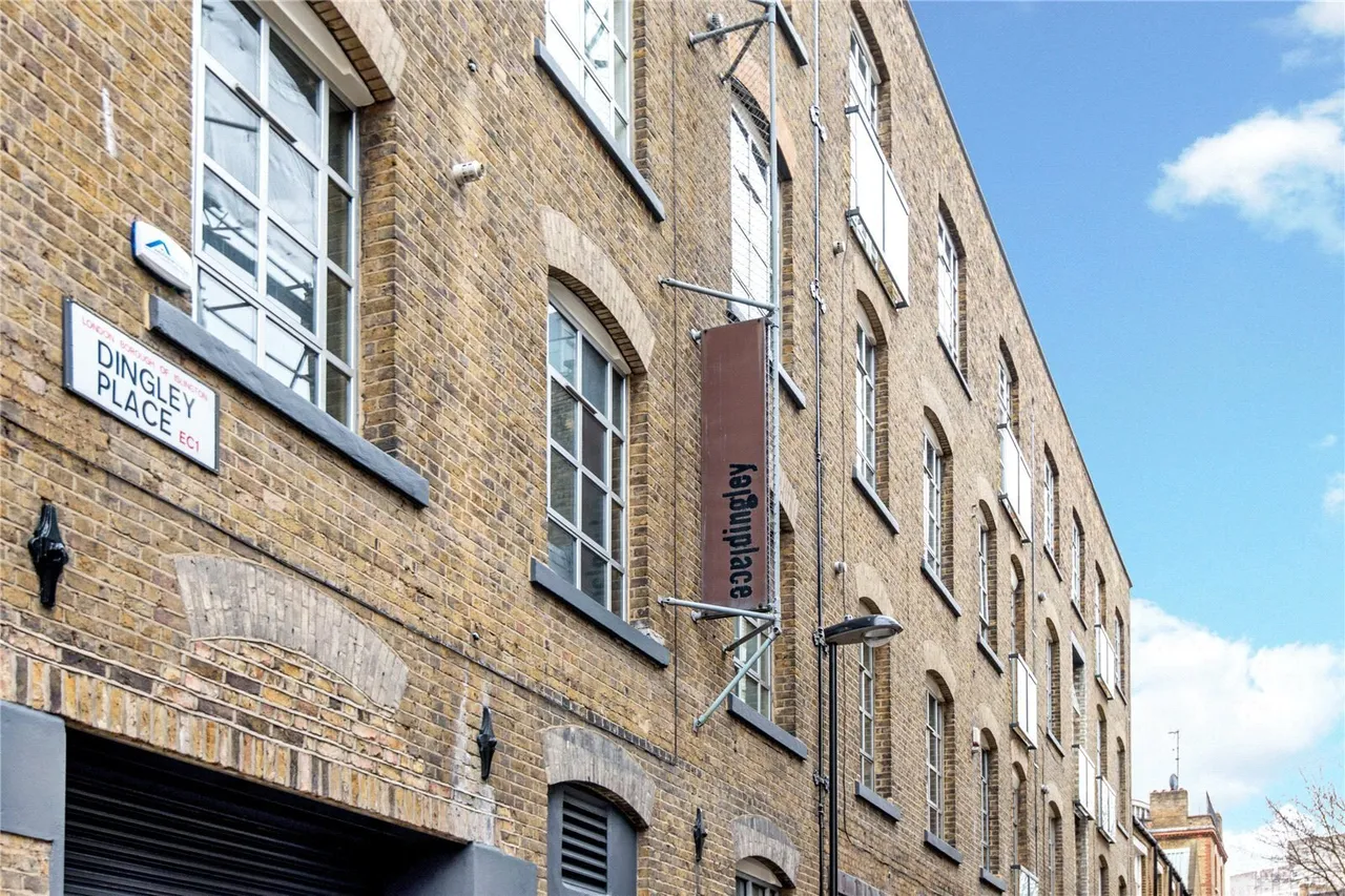 2 bed flat for sale, Dingley Place, London, EC1V