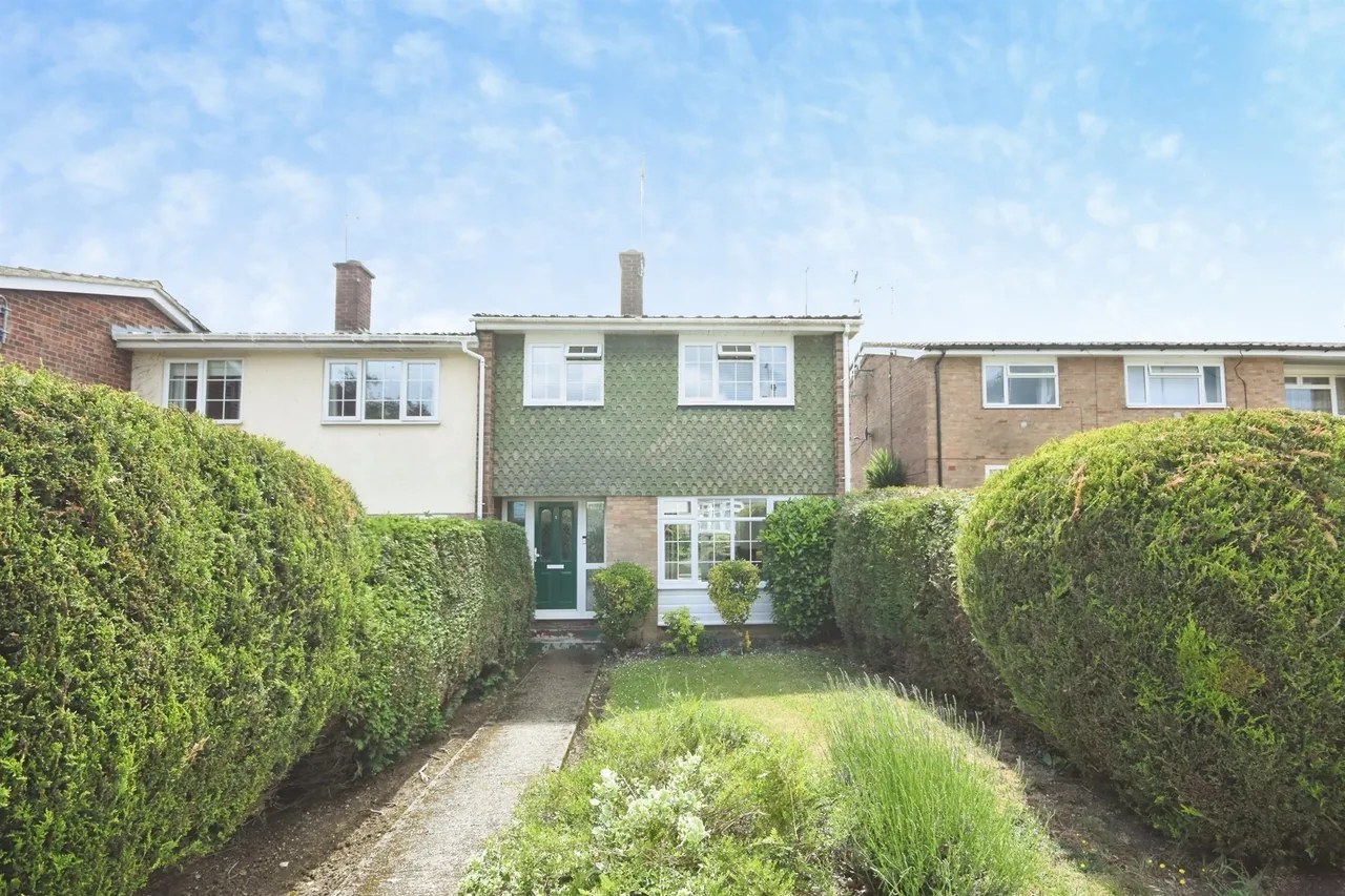 3 bed house for sale — Houblon Drive, Galleywood, Chelmsford