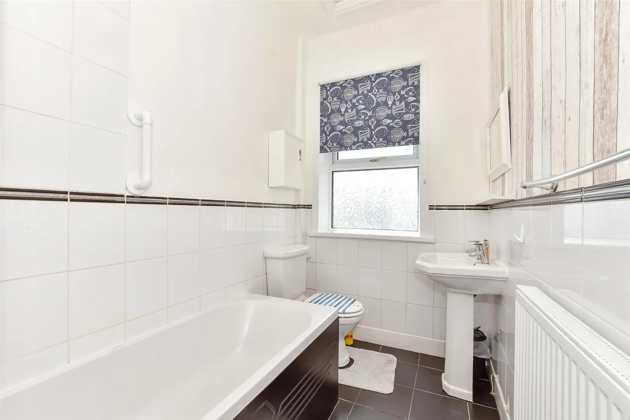 Station Avenue, Sandown, PO36, photo 10