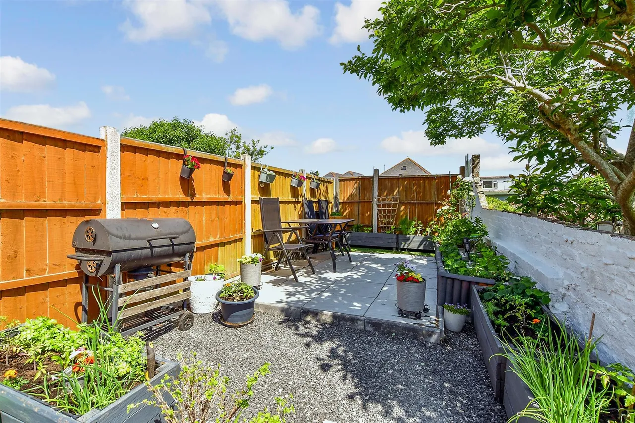 Station Avenue, Sandown, PO36, photo 12