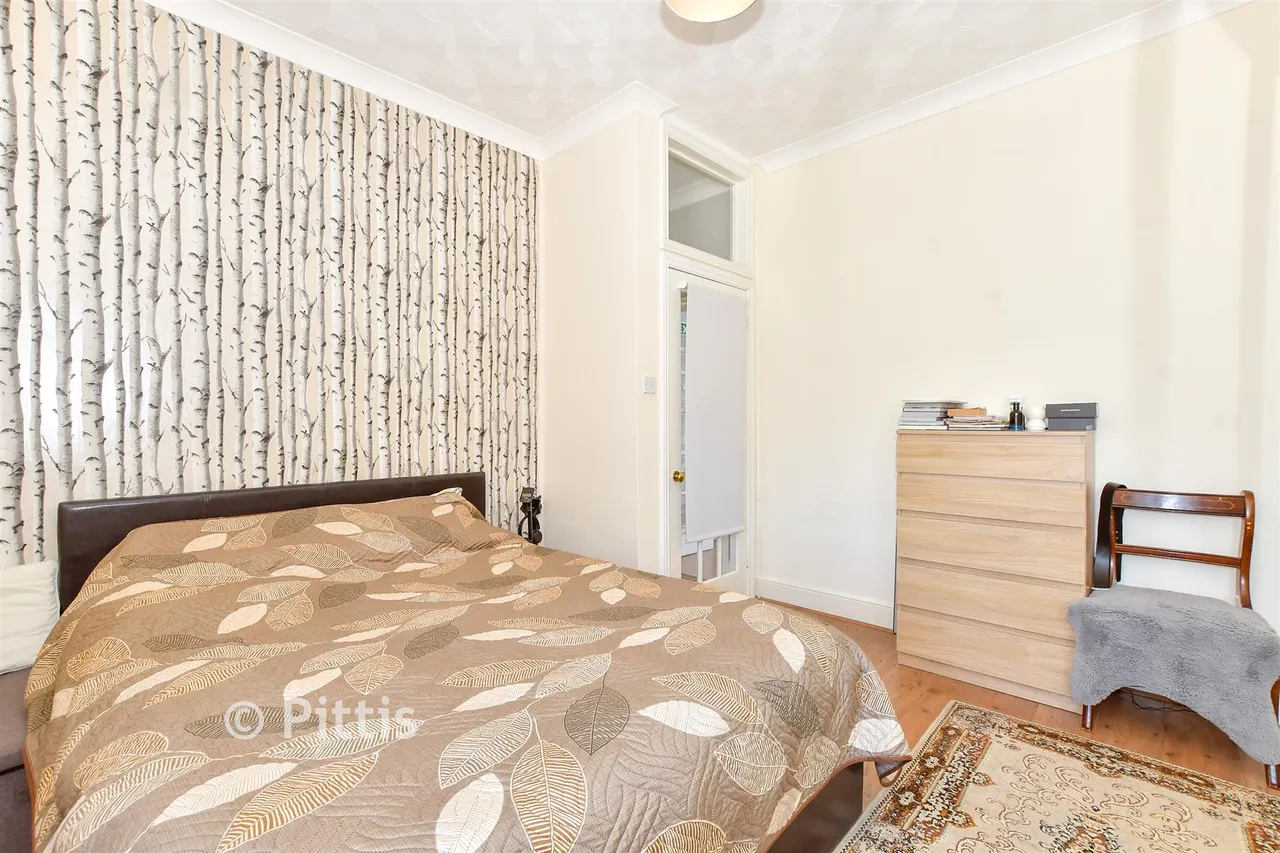 Station Avenue, Sandown, PO36, photo 9