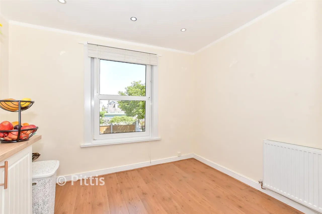 Station Avenue, Sandown, PO36, photo 5