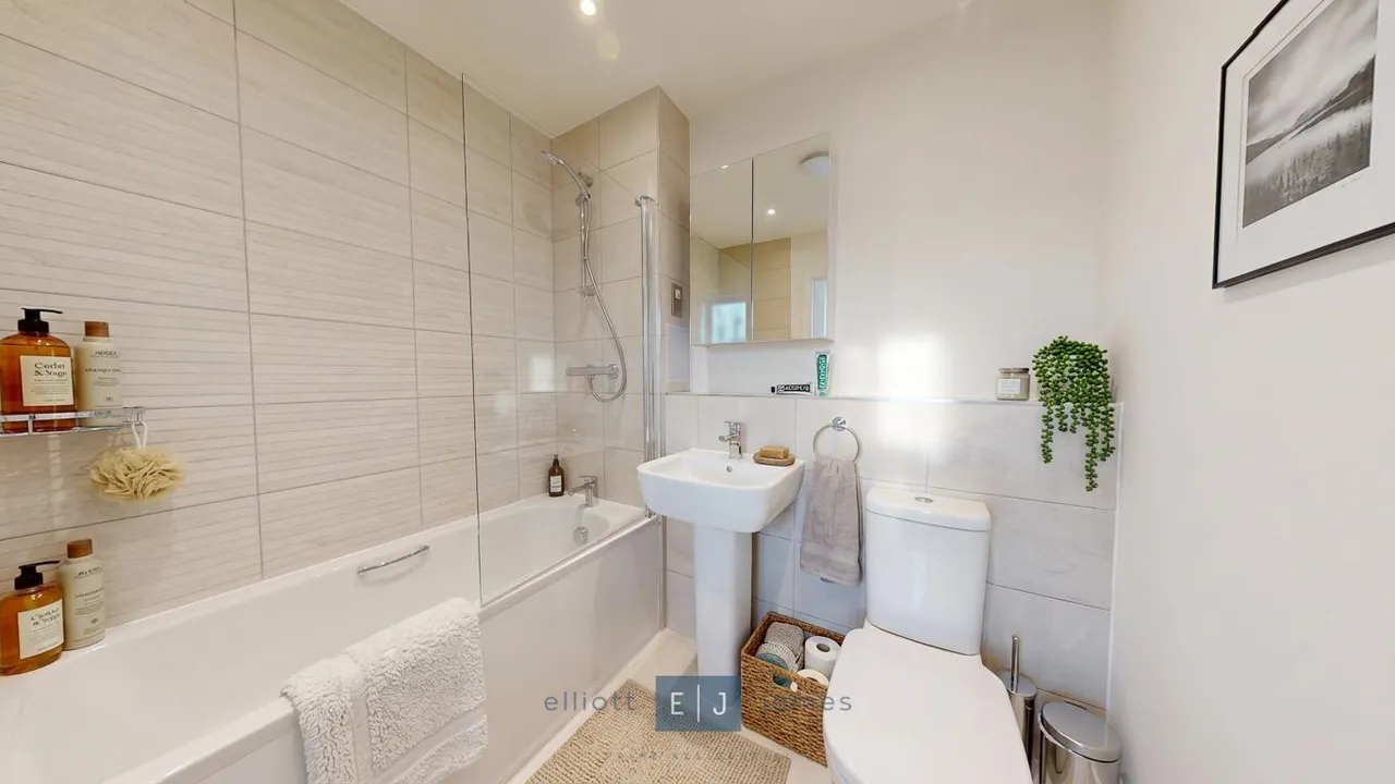 Borders Lane, Loughton, IG10, photo 6
