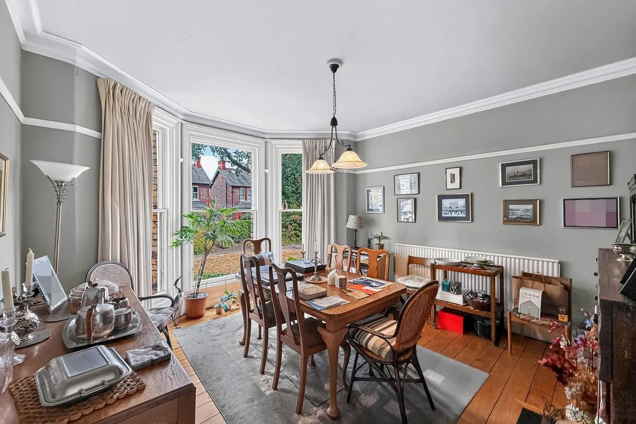 Brookfield Avenue, Timperley, Cheshire WA15 6TH, photo 2