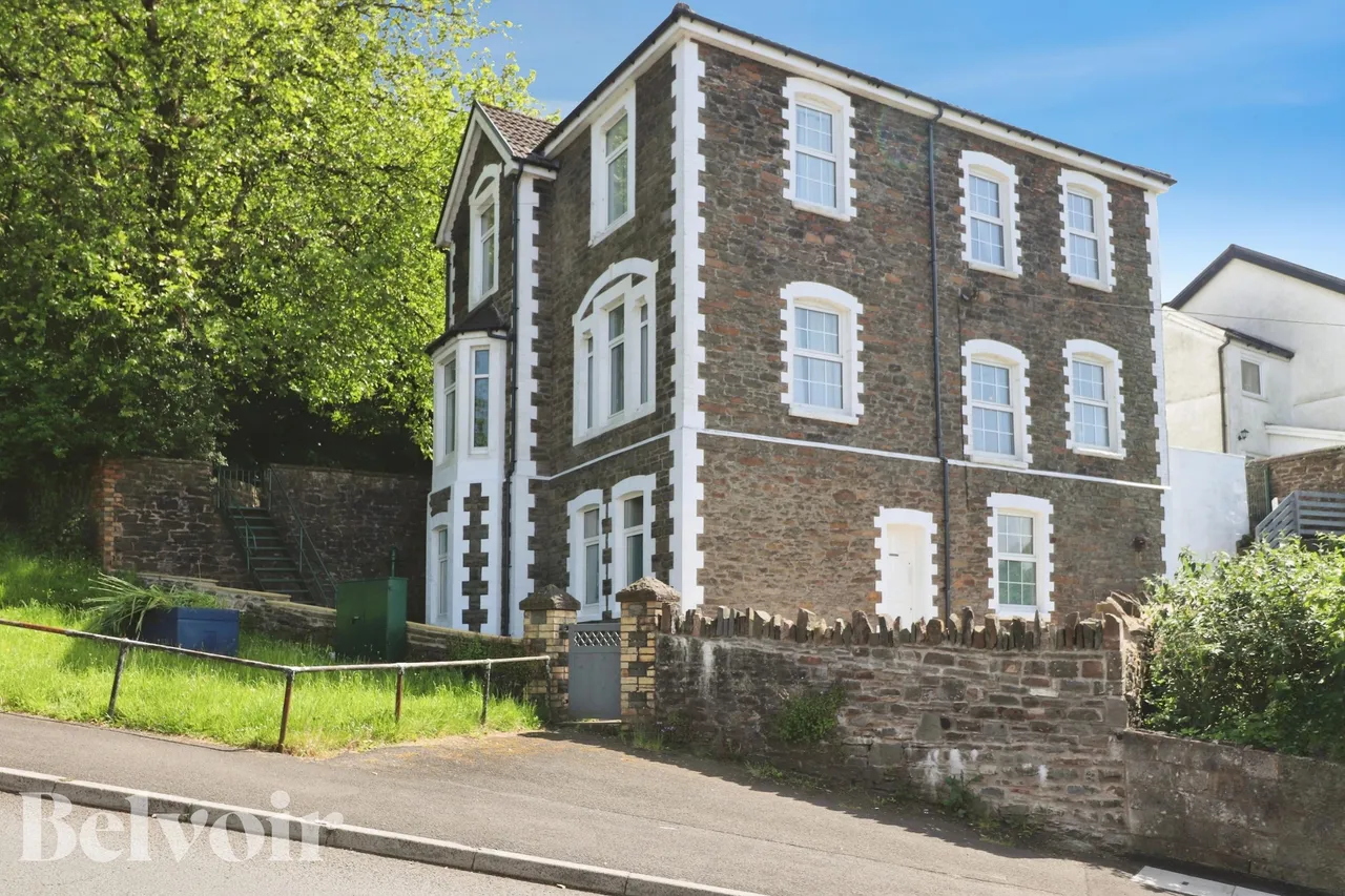 5 bed house for sale — Merthyr Road, Pontypridd, CF37