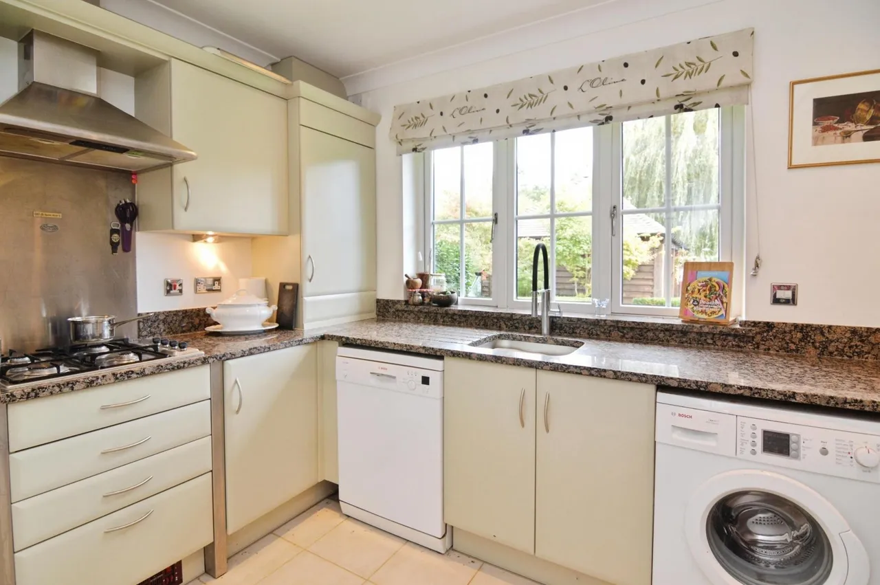 Broadcommon Road, Hurst, RG10, photo 5