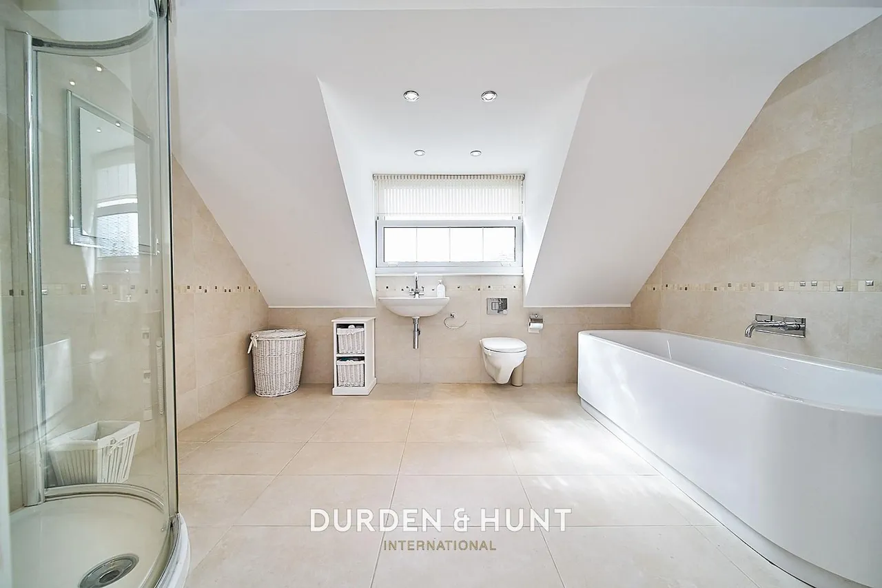 Barton Close, Chigwell, IG7, photo 11