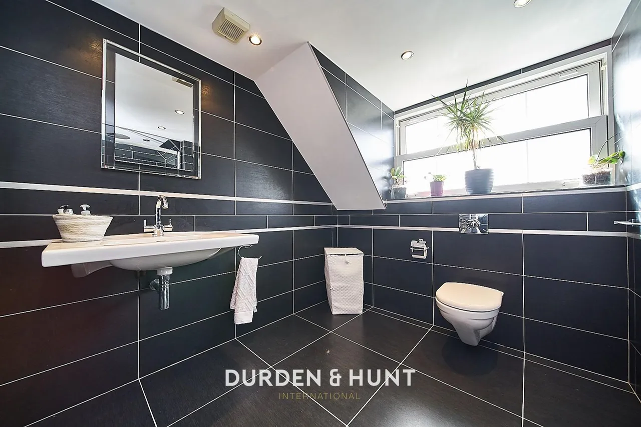 Barton Close, Chigwell, IG7, photo 20