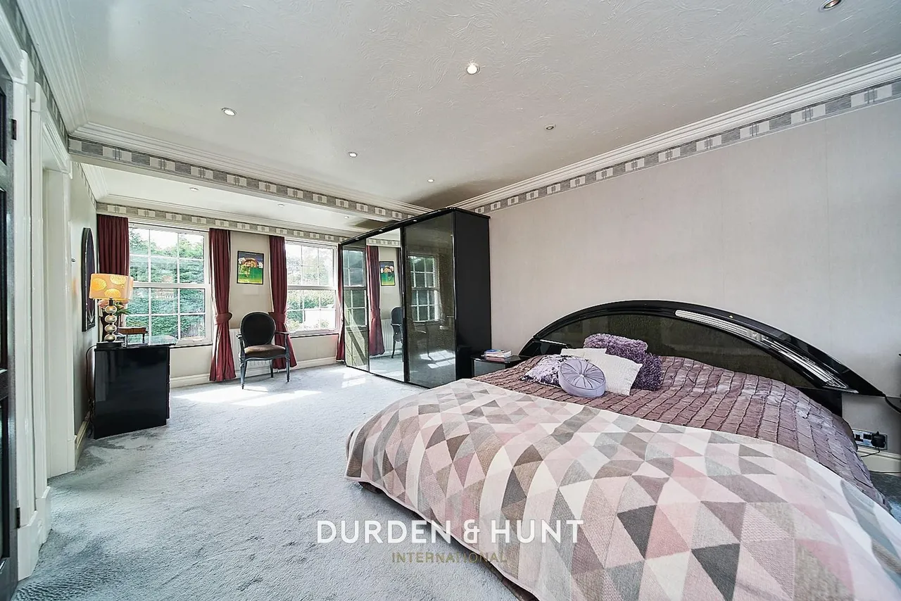 Barton Close, Chigwell, IG7, photo 14