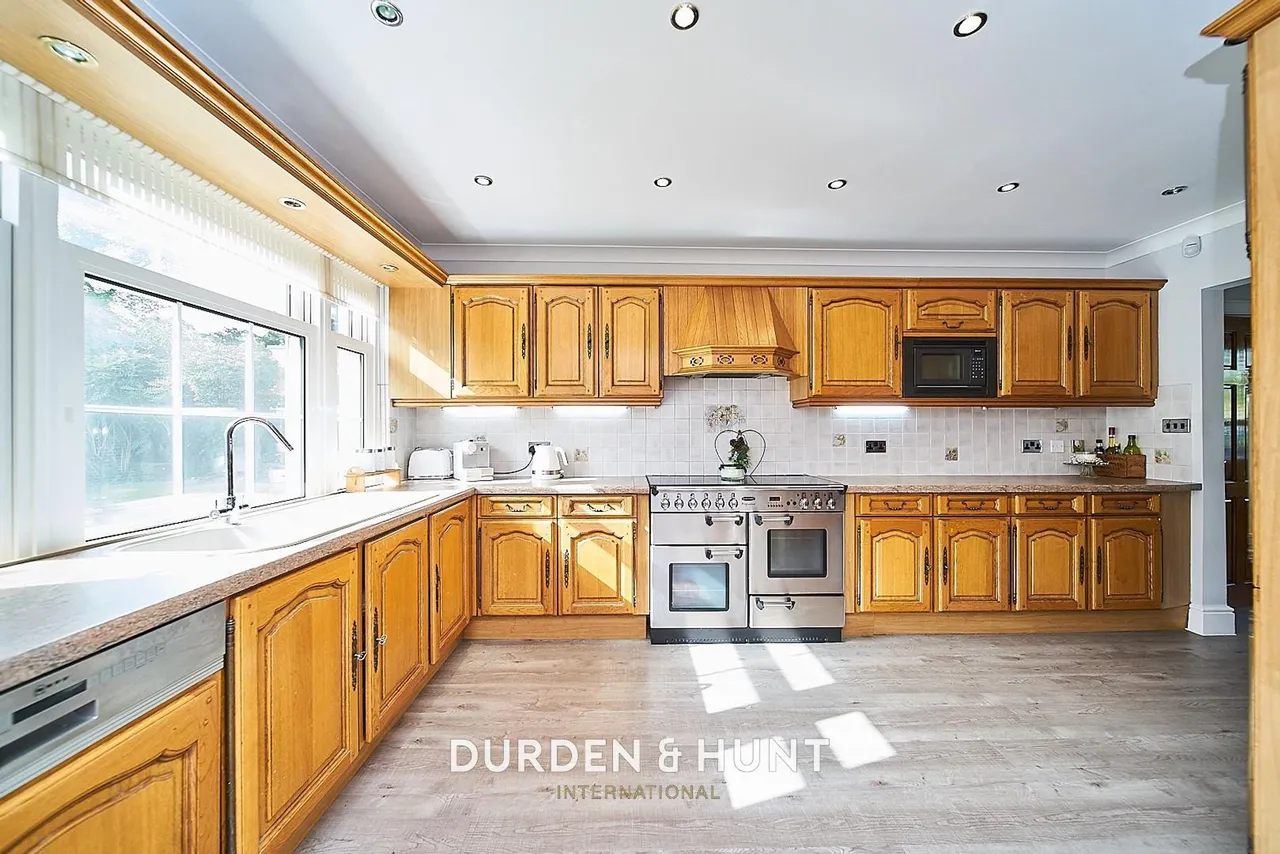 Barton Close, Chigwell, IG7, photo 6