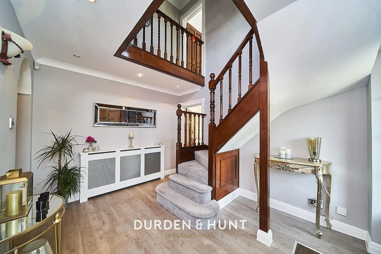 Barton Close, Chigwell, IG7, photo 8