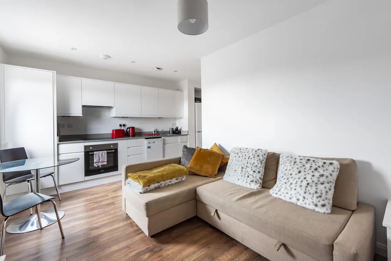 1 bed flat to rent, Stoke Road, SL2
